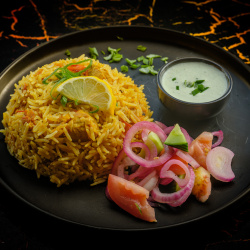 Čili biryani su vištiena